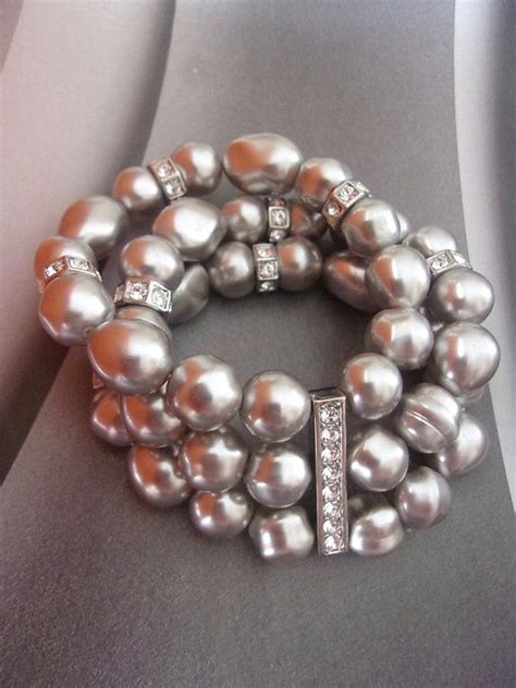 givenchy glass pearl stretch bracelet|Silver.